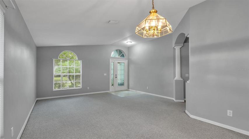 Front living room / dining room combo