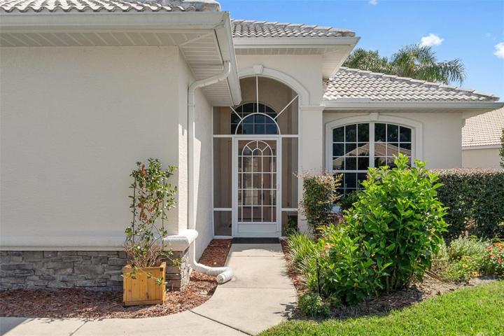 Nice, shaded and screened front entry.