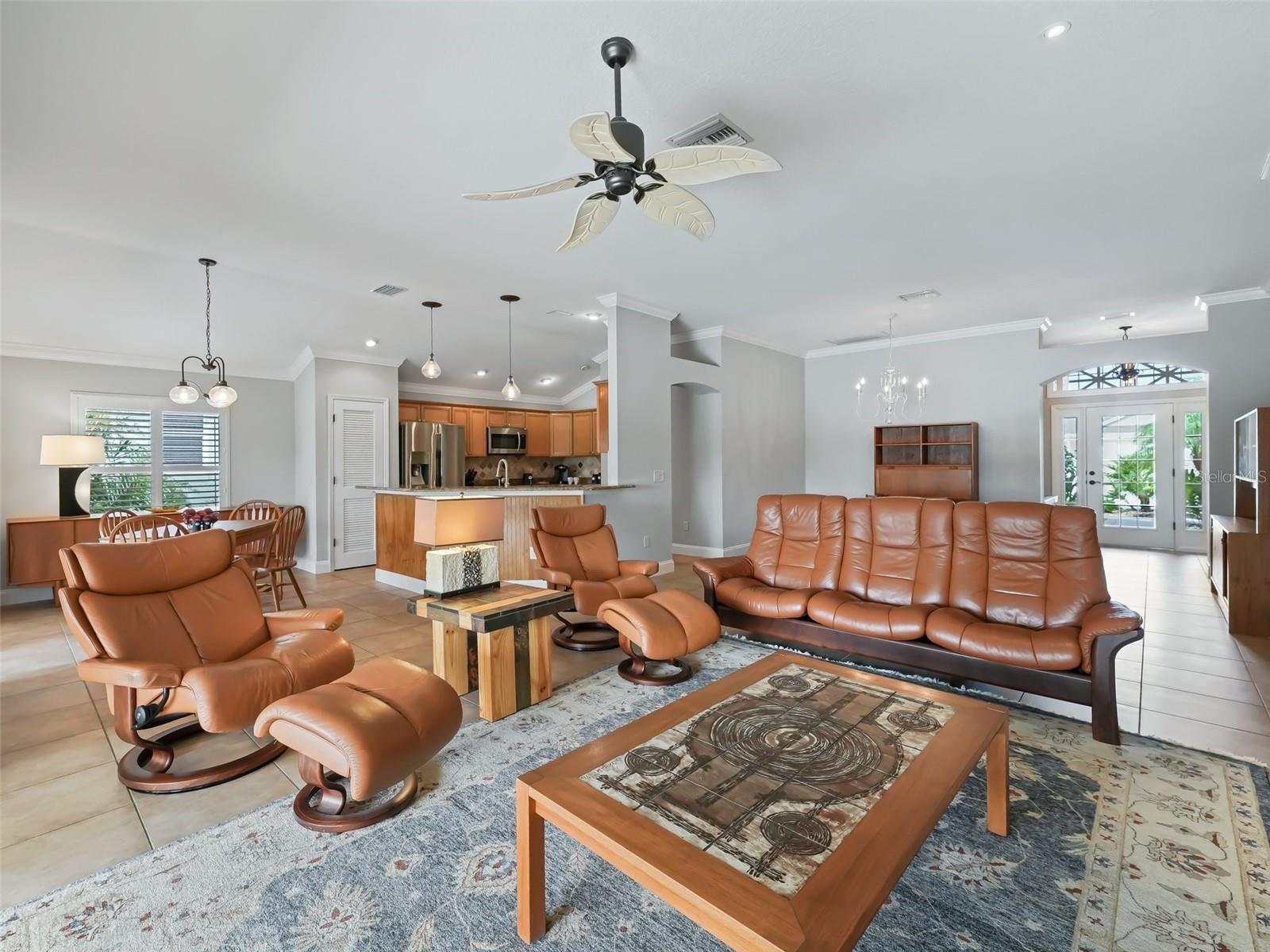 Now here's a comfy living room!