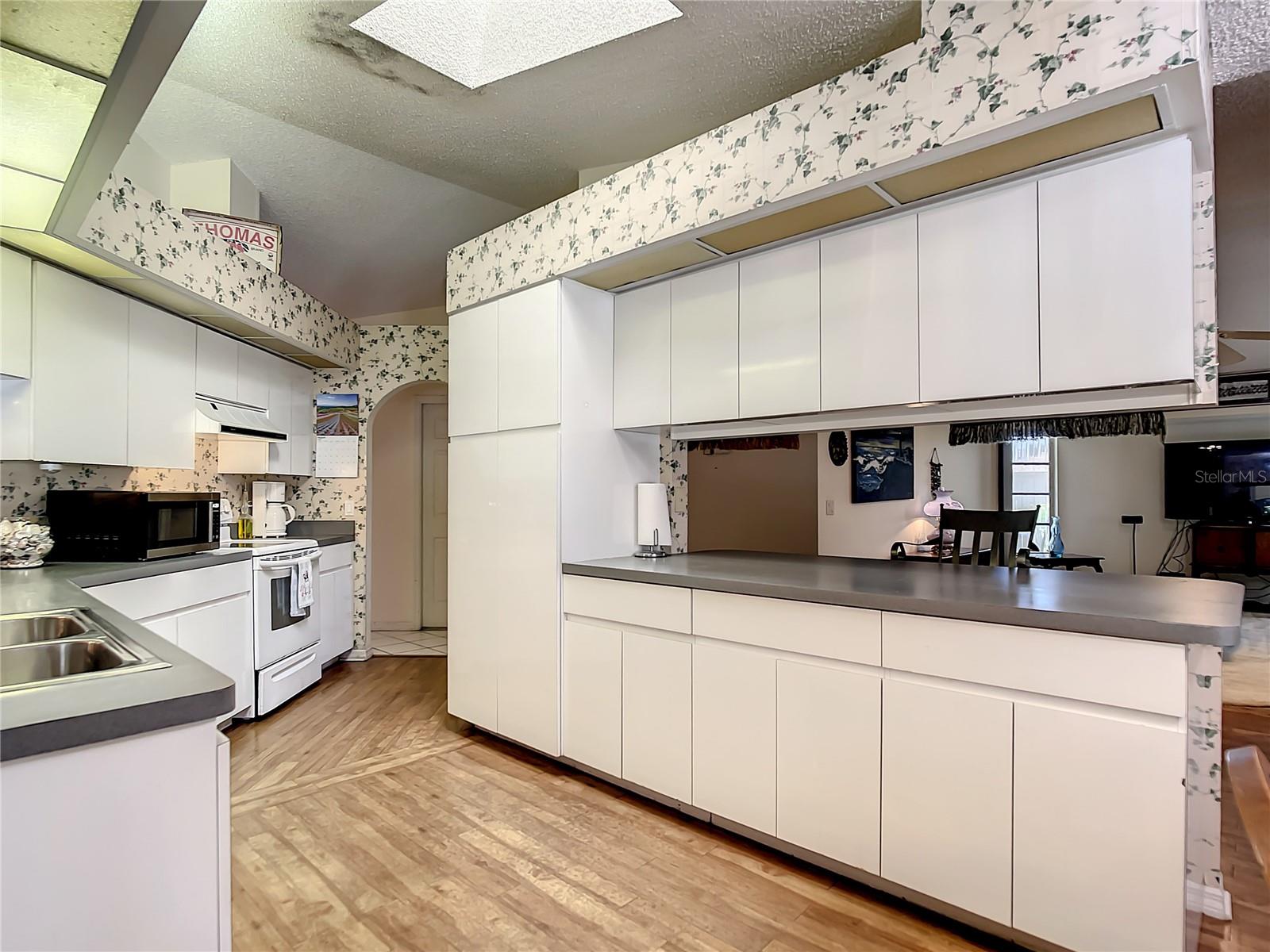 Breakfast bar in the kitchen.