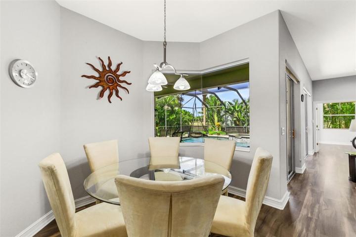 Eat-in kitchen/ Breakfast nook