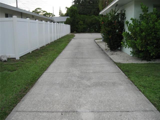 DRIVEWAY OFF 26TH. ST. TO GARAGE & PKG.