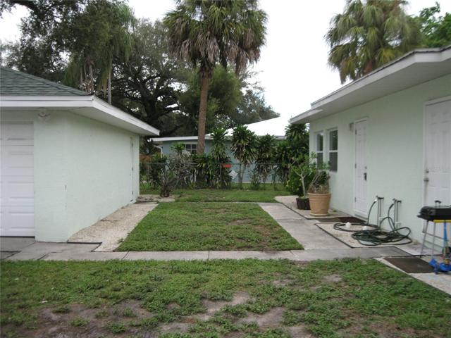GARAGE/LAUNDRY ON LEFT...1614 DUPLEX ON RIGHT.