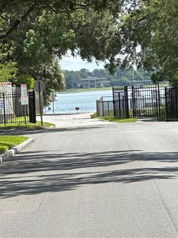 Walking distance to Community Boat Ramps, Chain of Lakes.