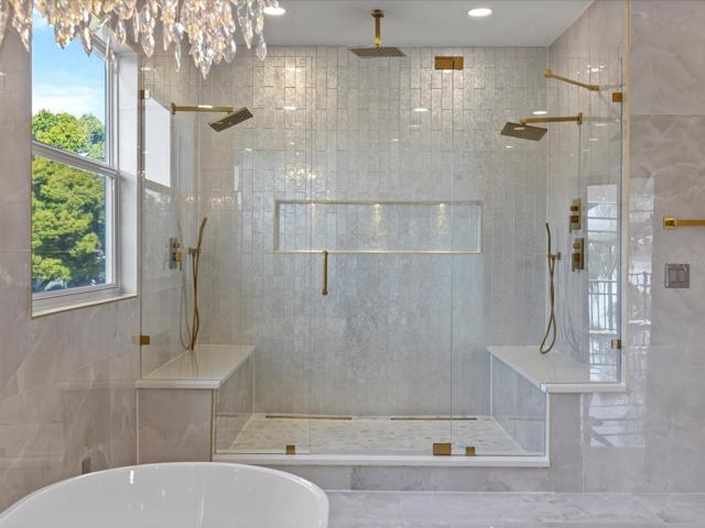 OWNER'S EN-SUITE BATH.