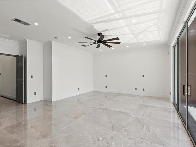 OWNER'S SUITE.