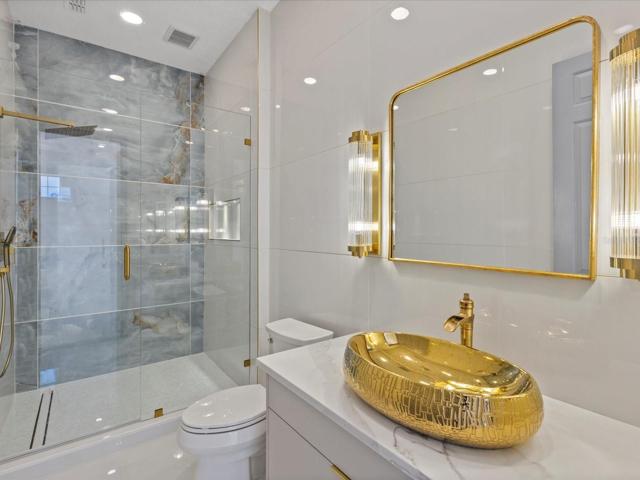 FULL GUEST BATH.