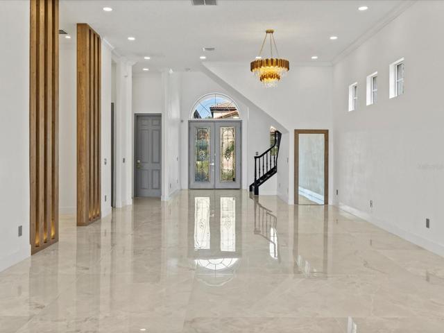 LIVING/DINING.