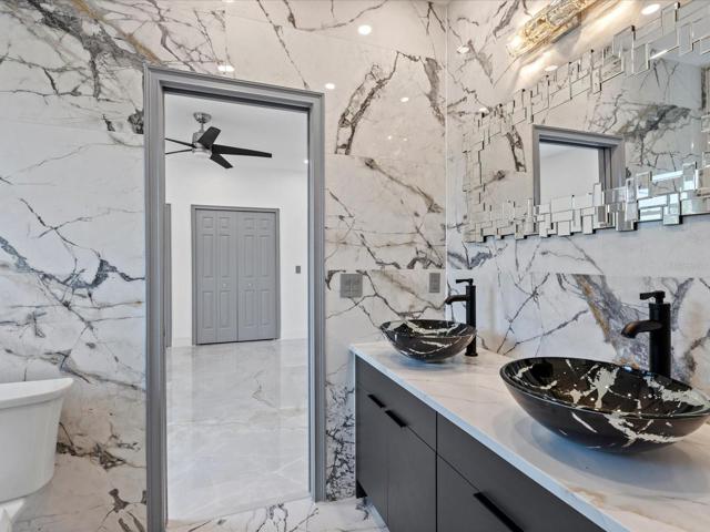 FULL GUEST BATH.