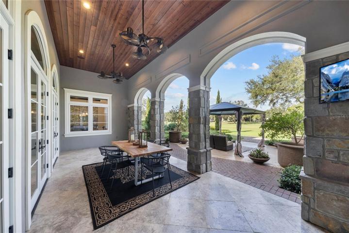Retractable screens add to comfort