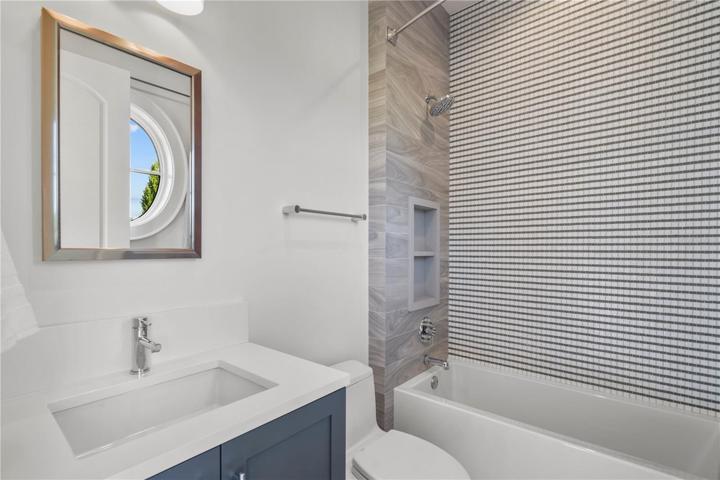 Guest suite bath