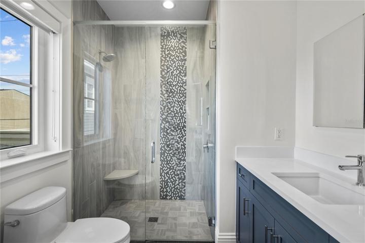 Garage apartment bath