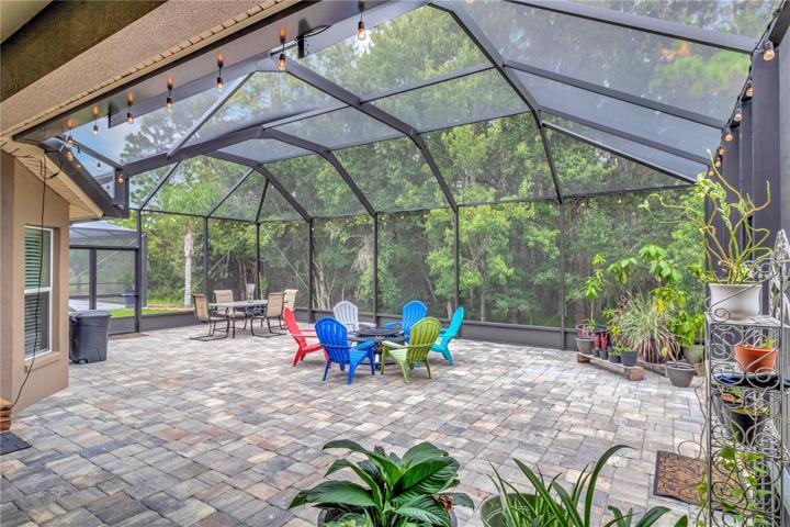 Spacious screened outdoor area
