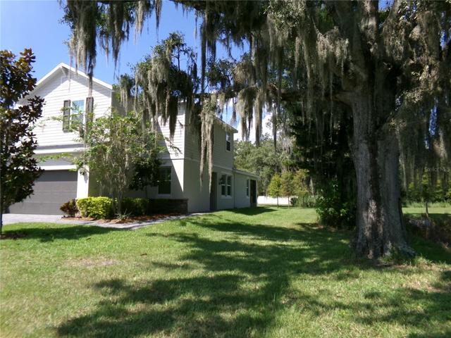 End unit with Conservation views