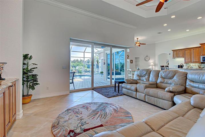 OPEN LIVING SPACE THAT OPENS TO THE LANAI