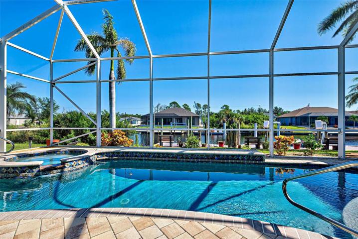 SPARKLING POOL WITH GREAT VIEWS