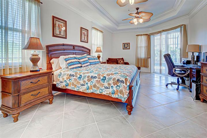 PRIMARY BEDROOM WITH ACCESS TO THE LANAI, VERY SPACIOUS!