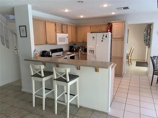 Kitchen/Breakfast Bar