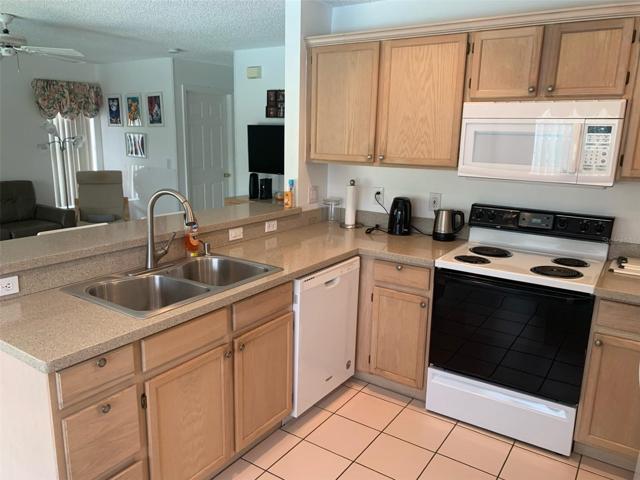 Kitchen/Family Rm