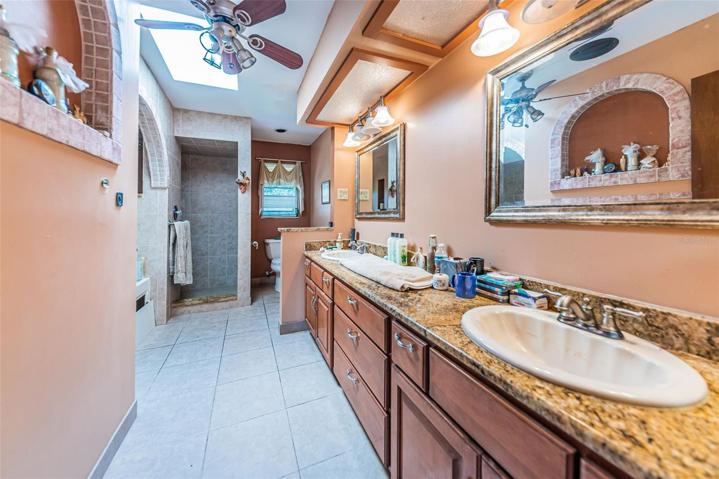 Master En-suite Bathroom