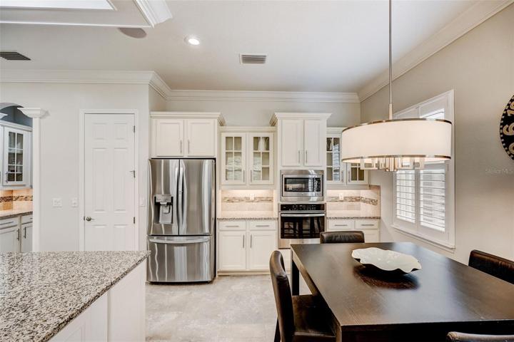 Eat-in kitchen area