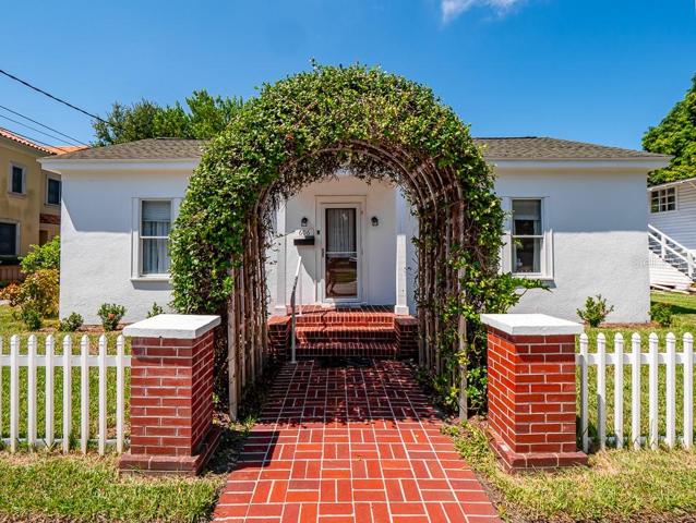 Jasmine Arbor welcomes you to this lovely 1923 Cottage