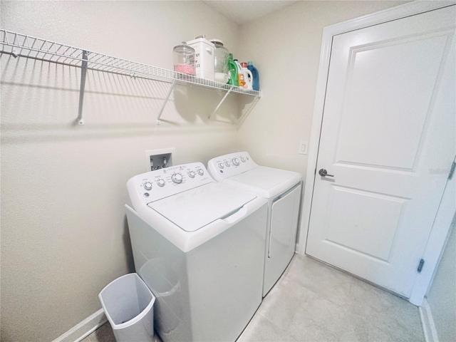 LARGE LAUNDRY ROOM