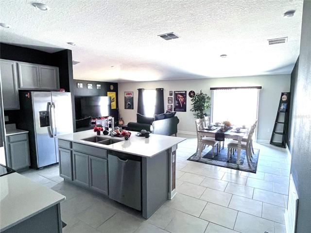 OPEN FLOOR PLAN