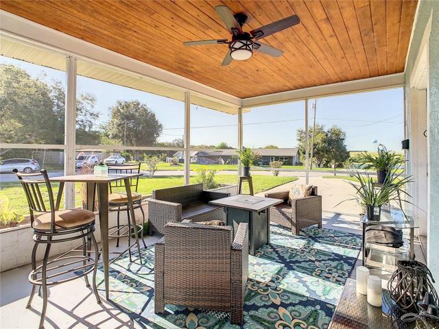 Screened lanai gives you an outside area to enjoy the breeze from Lake Belle.