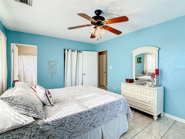Master bathroom has an en-suite bathroom.