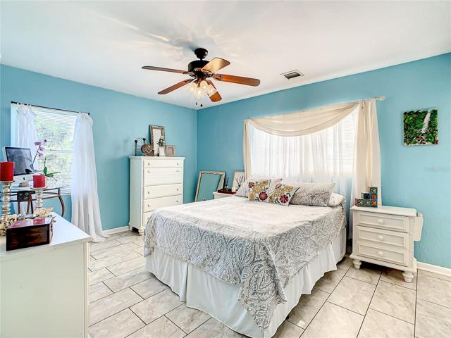 Master bedroom has plenty of windows for natural light to filter thru.
