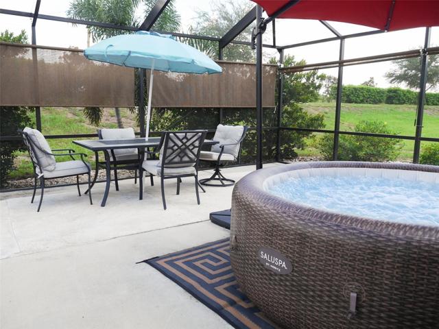 Relaxing 24 x 24 screen room