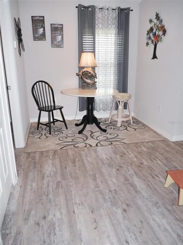 Cozy dinette
