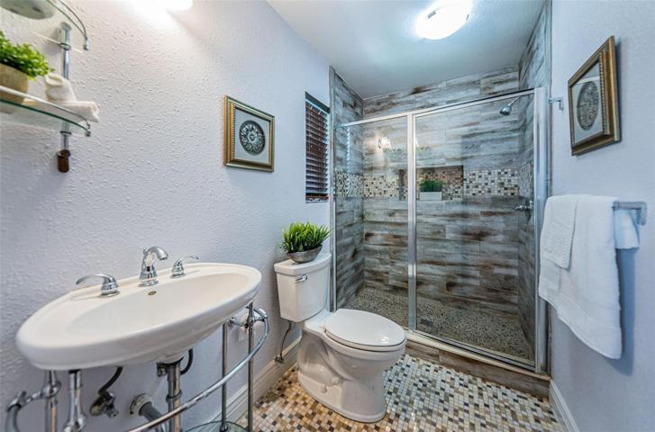 Secondary bedroom ensuite bathroom
