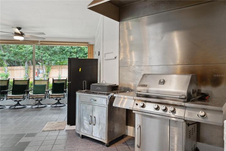 Gas Grill with Commercial Vent