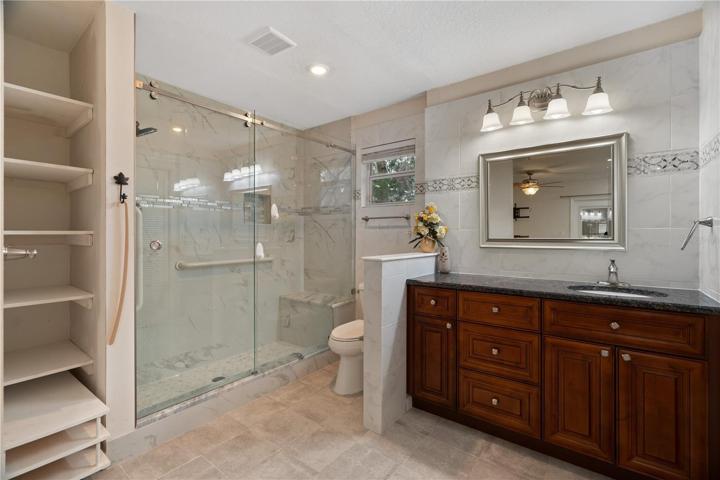 En Suite Bath 2