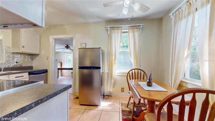 Kitchen & Dinette