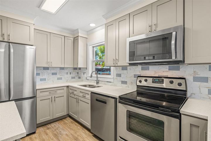 Soft close shaker cabinets, granite counters, stainless appliances...!