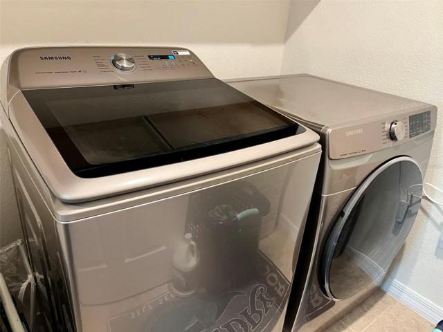 Samsun modern washer and dryer