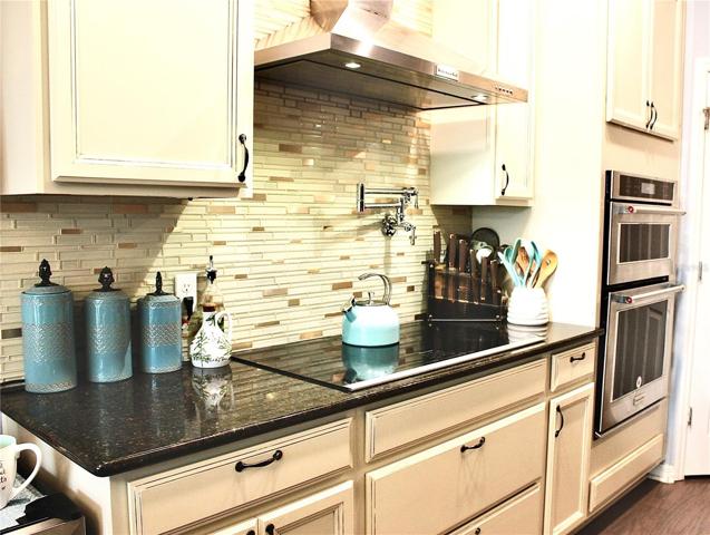 Ample open floor plan kitchen