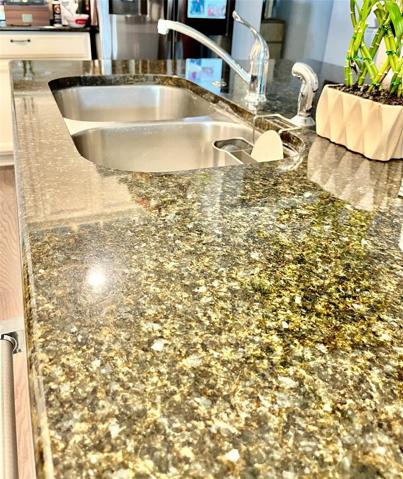 Kitchen sink located in the cooking island.