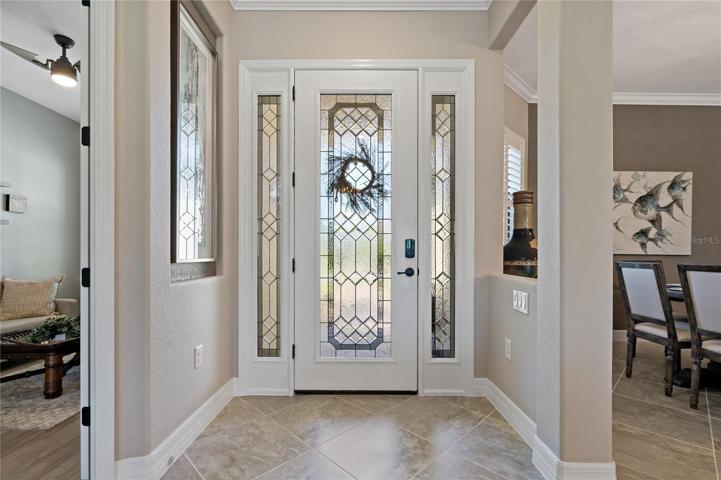 BEAUTIFUL FOYER WELCOMING YOU TO THIS OPEN FLOOR PLAN!