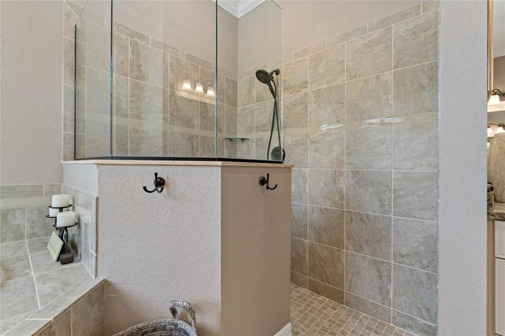 GORGEOUS WALK IN SHOWER!
