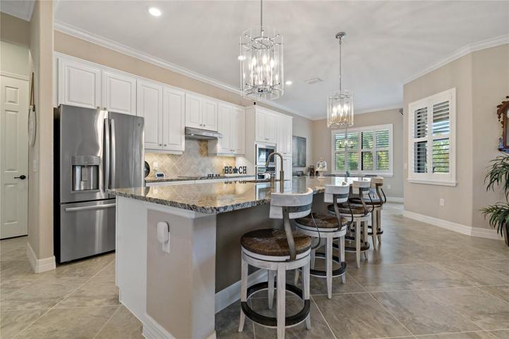 SPACIOUS KITCHEN ISLAND!