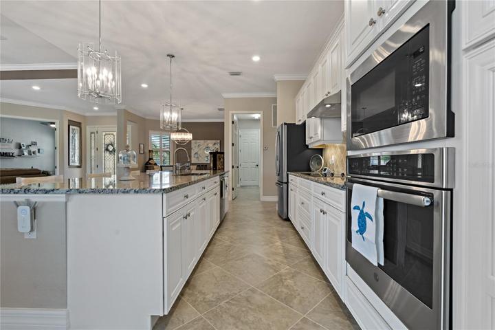 YOU WILL LOVE TO HOST ALL FAMILY DINNERS HERE!