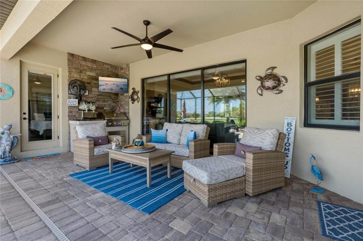 OUTDOOR KITCHEN / MINI FRIDGE!