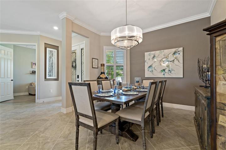 BEAUTIFUL DINING ROOM AREA!