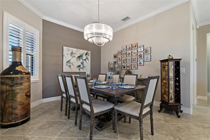 GORGEOUS DINING ROOM ~ NOTICE THAT'S SITTING 8 PEOPLE COMFORTABLY!