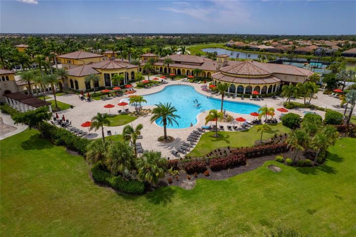 BEAUTIFULLY LANDSCAPED COMMUNITY!