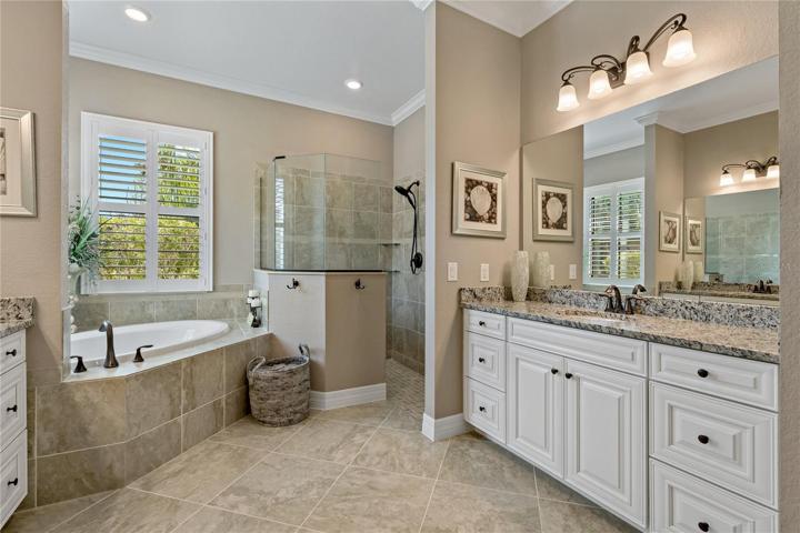 VERY SPACIOUS PRIMARY BATHROOM!
